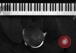 Image pianiste autrichien Paul Wittgenstein Paris France, 1933, de la seconde 46 séquences d'archives historiques vidéo 65675041867