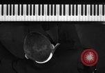 Image pianiste autrichien Paul Wittgenstein Paris France, 1933, de la seconde 47 séquences d'archives historiques vidéo 65675041867