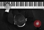 Image pianiste autrichien Paul Wittgenstein Paris France, 1933, de la seconde 48 séquences d'archives historiques vidéo 65675041867