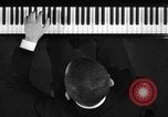 Image pianiste autrichien Paul Wittgenstein Paris France, 1933, de la seconde 49 séquences d'archives historiques vidéo 65675041867