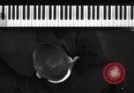Image pianiste autrichien Paul Wittgenstein Paris France, 1933, de la seconde 51 séquences d'archives historiques vidéo 65675041867