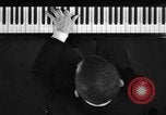 Image pianiste autrichien Paul Wittgenstein Paris France, 1933, de la seconde 53 séquences d'archives historiques vidéo 65675041867