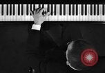 Image pianiste autrichien Paul Wittgenstein Paris France, 1933, de la seconde 54 séquences d'archives historiques vidéo 65675041867