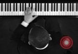 Image pianiste autrichien Paul Wittgenstein Paris France, 1933, de la seconde 57 séquences d'archives historiques vidéo 65675041867