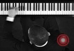 Image pianiste autrichien Paul Wittgenstein Paris France, 1933, de la seconde 60 séquences d'archives historiques vidéo 65675041867