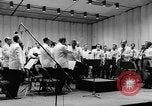 Image Leonard Bernstein Brooklyn New York City USA, 1966, de la seconde 38 séquences d'archives historiques vidéo 65675041869