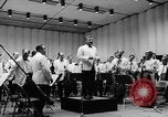 Image Leonard Bernstein Brooklyn New York City USA, 1966, de la seconde 43 séquences d'archives historiques vidéo 65675041869