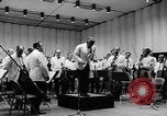 Image Leonard Bernstein Brooklyn New York City USA, 1966, de la seconde 44 séquences d'archives historiques vidéo 65675041869