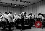 Image Leonard Bernstein Brooklyn New York City USA, 1966, de la seconde 45 séquences d'archives historiques vidéo 65675041869