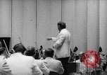 Image Leonard Bernstein Brooklyn New York City USA, 1966, de la seconde 56 séquences d'archives historiques vidéo 65675041869