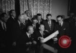 Standbild Civil Rights Act kurz vor der Passage Washington DC USA, 1964, aus Sekunde 12 historischem Filmmaterial Videoclip 65675041871