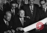 Standbild Civil Rights Act kurz vor der Passage Washington DC USA, 1964, aus Sekunde 14 historischem Filmmaterial Videoclip 65675041871