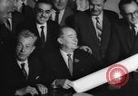 Standbild Civil Rights Act kurz vor der Passage Washington DC USA, 1964, aus Sekunde 16 historischem Filmmaterial Videoclip 65675041871