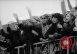 Image Beatles Veilinghal Op hoop van zegen Blokker Pays-Bas, 1964, de la seconde 13 séquences d'archives historiques vidéo 65675041872