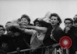 Image Beatles Veilinghal Op hoop van zegen Blokker Pays-Bas, 1964, de la seconde 24 séquences d'archives historiques vidéo 65675041872