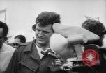 Image Edward Kennedy le Vietnam du Sud, 1965, de la seconde 32 séquences d'archives historiques vidéo 65675041873
