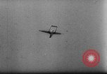 Standbild Deutsche Nachspeisen defensive Kräfte am Strand von Cargo Segelflugzeuge während Wo Italien, 1943, aus Sekunde 4 historischem Filmmaterial Videoclip 65675041934