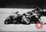 Standbild Deutsche Nachspeisen defensive Kräfte am Strand von Cargo Segelflugzeuge während Wo Italien, 1943, aus Sekunde 34 historischem Filmmaterial Videoclip 65675041934