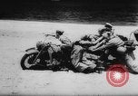 Standbild Deutsche Nachspeisen defensive Kräfte am Strand von Cargo Segelflugzeuge während Wo Italien, 1943, aus Sekunde 36 historischem Filmmaterial Videoclip 65675041934