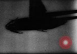 Standbild Deutsche Nachspeisen defensive Kräfte am Strand von Cargo Segelflugzeuge während Wo Italien, 1943, aus Sekunde 39 historischem Filmmaterial Videoclip 65675041934