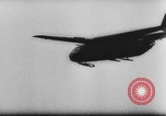 Standbild Deutsche Nachspeisen defensive Kräfte am Strand von Cargo Segelflugzeuge während Wo Italien, 1943, aus Sekunde 40 historischem Filmmaterial Videoclip 65675041934