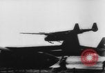 Standbild Deutsche Nachspeisen defensive Kräfte am Strand von Cargo Segelflugzeuge während Wo Italien, 1943, aus Sekunde 41 historischem Filmmaterial Videoclip 65675041934