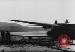 Standbild Deutsche Nachspeisen defensive Kräfte am Strand von Cargo Segelflugzeuge während Wo Italien, 1943, aus Sekunde 42 historischem Filmmaterial Videoclip 65675041934