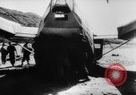 Standbild Deutsche Nachspeisen defensive Kräfte am Strand von Cargo Segelflugzeuge während Wo Italien, 1943, aus Sekunde 48 historischem Filmmaterial Videoclip 65675041934
