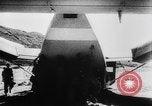 Standbild Deutsche Nachspeisen defensive Kräfte am Strand von Cargo Segelflugzeuge während Wo Italien, 1943, aus Sekunde 49 historischem Filmmaterial Videoclip 65675041934