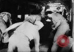 Standbild Deutsche Nachspeisen defensive Kräfte am Strand von Cargo Segelflugzeuge während Wo Italien, 1943, aus Sekunde 52 historischem Filmmaterial Videoclip 65675041934