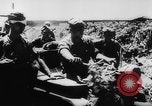 Standbild Deutsche Nachspeisen defensive Kräfte am Strand von Cargo Segelflugzeuge während Wo Italien, 1943, aus Sekunde 56 historischem Filmmaterial Videoclip 65675041934