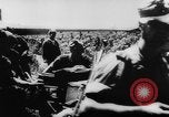 Standbild Deutsche Nachspeisen defensive Kräfte am Strand von Cargo Segelflugzeuge während Wo Italien, 1943, aus Sekunde 58 historischem Filmmaterial Videoclip 65675041934