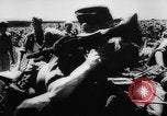Standbild Deutsche Nachspeisen defensive Kräfte am Strand von Cargo Segelflugzeuge während Wo Italien, 1943, aus Sekunde 60 historischem Filmmaterial Videoclip 65675041934