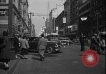 Immagine di South Broadway shopping Los Angeles Los Angeles California USA, 1950, secondo 17 filmato di repertorio 65675041962