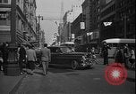Immagine di South Broadway shopping Los Angeles Los Angeles California USA, 1950, secondo 18 filmato di repertorio 65675041962