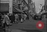 Immagine di South Broadway shopping Los Angeles Los Angeles California USA, 1950, secondo 26 filmato di repertorio 65675041962