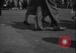 Immagine di South Broadway shopping Los Angeles Los Angeles California USA, 1950, secondo 33 filmato di repertorio 65675041962