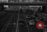 Immagine di South Broadway shopping Los Angeles Los Angeles California USA, 1950, secondo 38 filmato di repertorio 65675041962