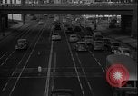 Immagine di South Broadway shopping Los Angeles Los Angeles California USA, 1950, secondo 44 filmato di repertorio 65675041962