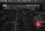 Immagine di South Broadway shopping Los Angeles Los Angeles California USA, 1950, secondo 45 filmato di repertorio 65675041962