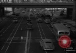 Immagine di South Broadway shopping Los Angeles Los Angeles California USA, 1950, secondo 47 filmato di repertorio 65675041962