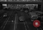 Immagine di South Broadway shopping Los Angeles Los Angeles California USA, 1950, secondo 48 filmato di repertorio 65675041962