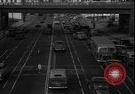 Immagine di South Broadway shopping Los Angeles Los Angeles California USA, 1950, secondo 49 filmato di repertorio 65675041962
