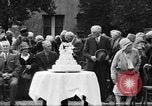 Standbild Goldene Hochzeit Party Marysville California USA, 1930, aus Sekunde 19 historischem Filmmaterial Videoclip 65675041969