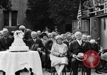 Standbild Goldene Hochzeit Party Marysville California USA, 1930, aus Sekunde 25 historischem Filmmaterial Videoclip 65675041969