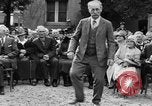 Standbild Goldene Hochzeit Party Marysville California USA, 1930, aus Sekunde 38 historischem Filmmaterial Videoclip 65675041969