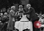 Standbild Goldene Hochzeit Party Marysville California USA, 1930, aus Sekunde 54 historischem Filmmaterial Videoclip 65675041969
