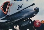 Standbild United States Navy Flugzeuge North Vietnam, 1968, aus Sekunde 33 historischem Filmmaterial Videoclip 65675042015