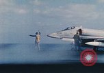 Standbild United States Navy Flugzeuge North Vietnam, 1968, aus Sekunde 60 historischem Filmmaterial Videoclip 65675042015
