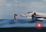 Standbild United States Navy Flugzeuge North Vietnam, 1968, aus Sekunde 61 historischem Filmmaterial Videoclip 65675042015